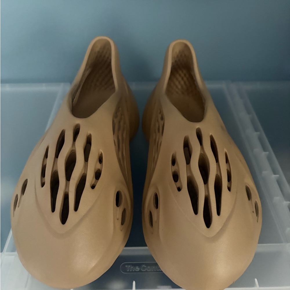 Yeezy foam runner. - Picture 5 of 9